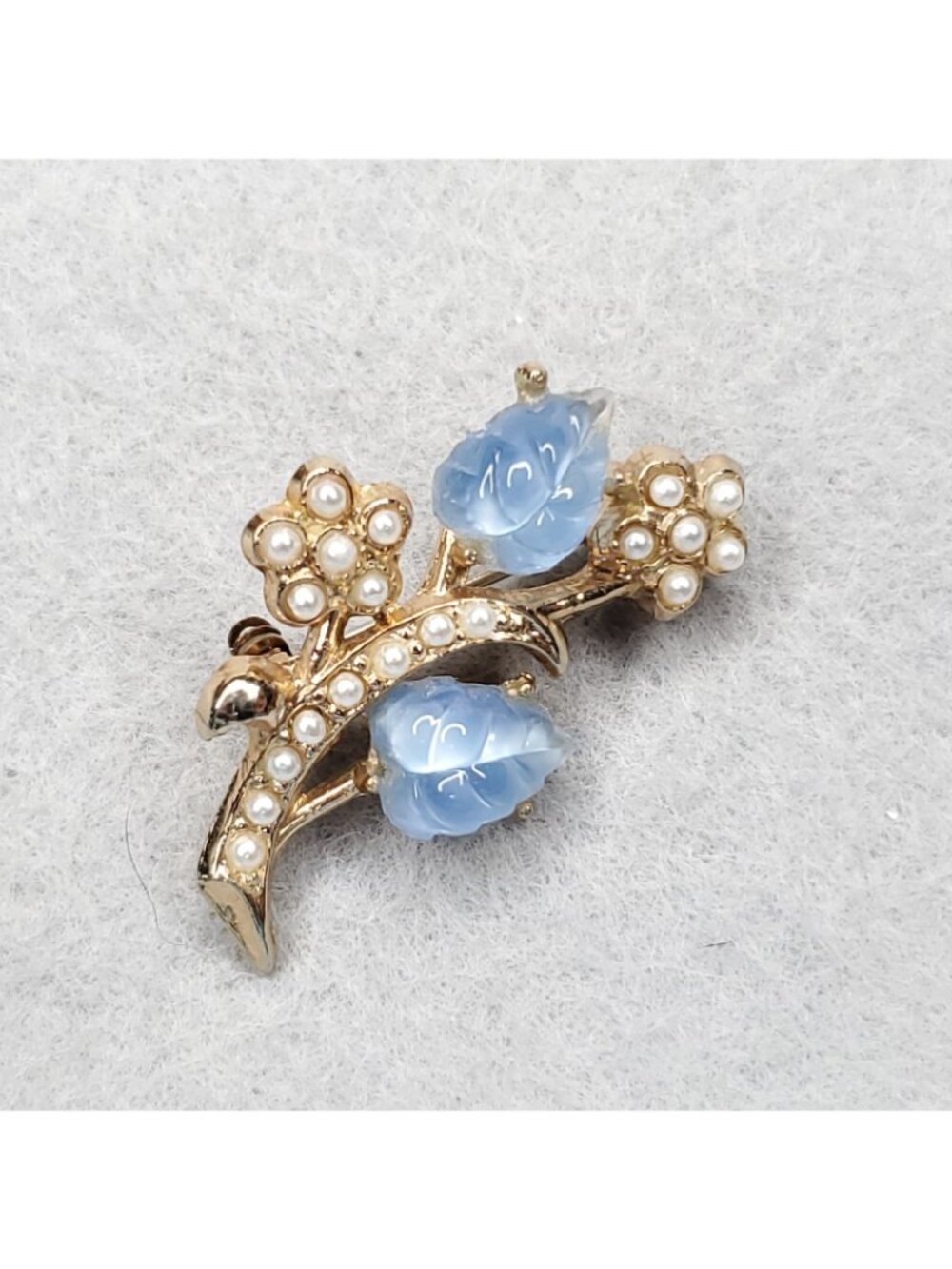 Vintage Flower Brooch Gold Tone Blue Molded Glass Faux Pearls 1.25" - Picture 2 of 6
